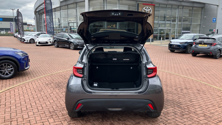 Toyota Yaris 1.5 Hybrid Design 5dr CVT Hybrid Hatchback